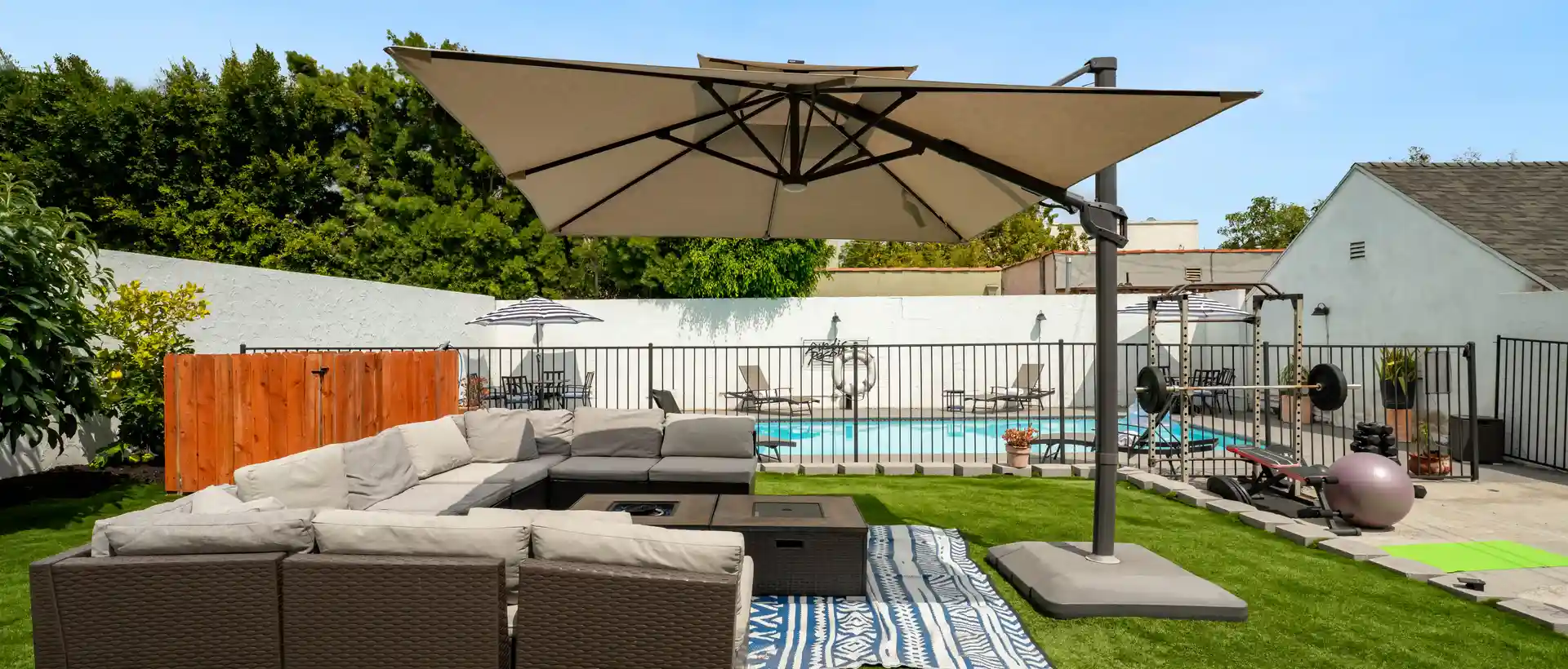 A peaceful, light-filled recovery space at Avedis