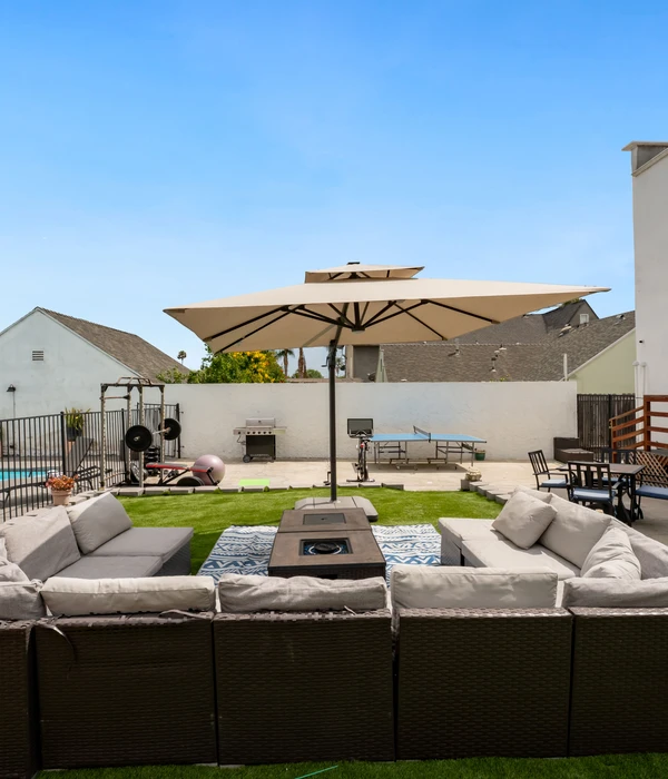 Back garden and pool