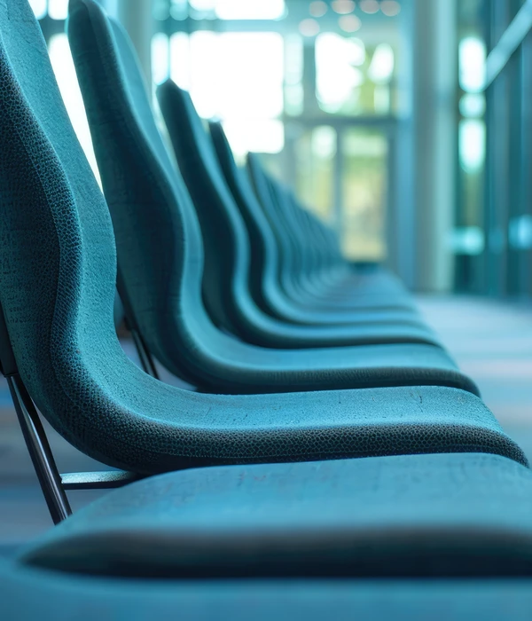 A peaceful, light-filled recovery space at Avedis